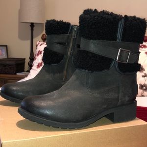 🌟Ugg-NWT Black Blayne boot-Size 7